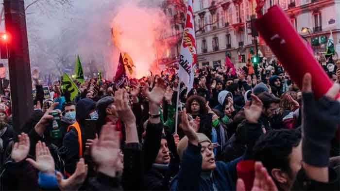 Massive Strikes Hit France: More Than One Million People Join 200 Protest Marches Image-12